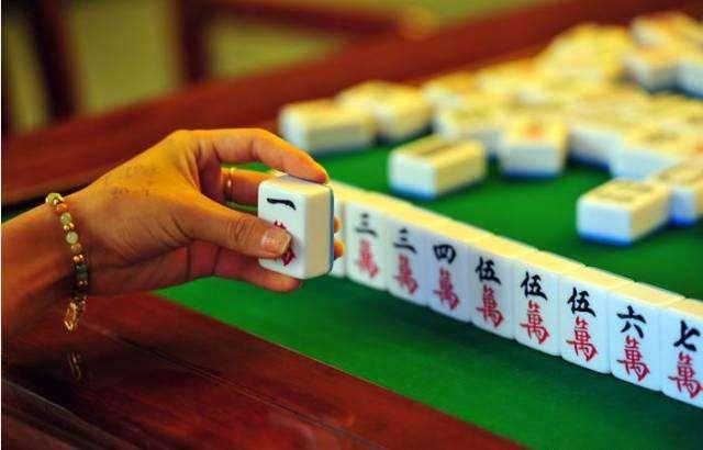 网红打麻将吃瓜图片搞笑,网红搞笑瞬间，笑料百出！  第3张