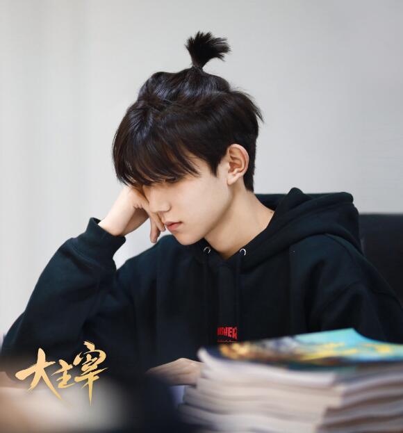 王源追光爆料视频最新,揭秘偶像背后的成长与蜕变  第2张