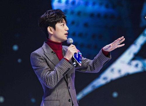 何炅爆料薛之谦哪一期视频,精彩一幕引网友热议